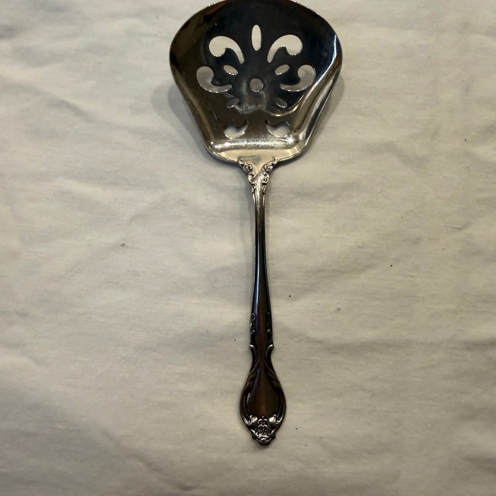 Lyon Stainless Queen's Fancy Slotted Tomato Server Pierced Flatware 8in
